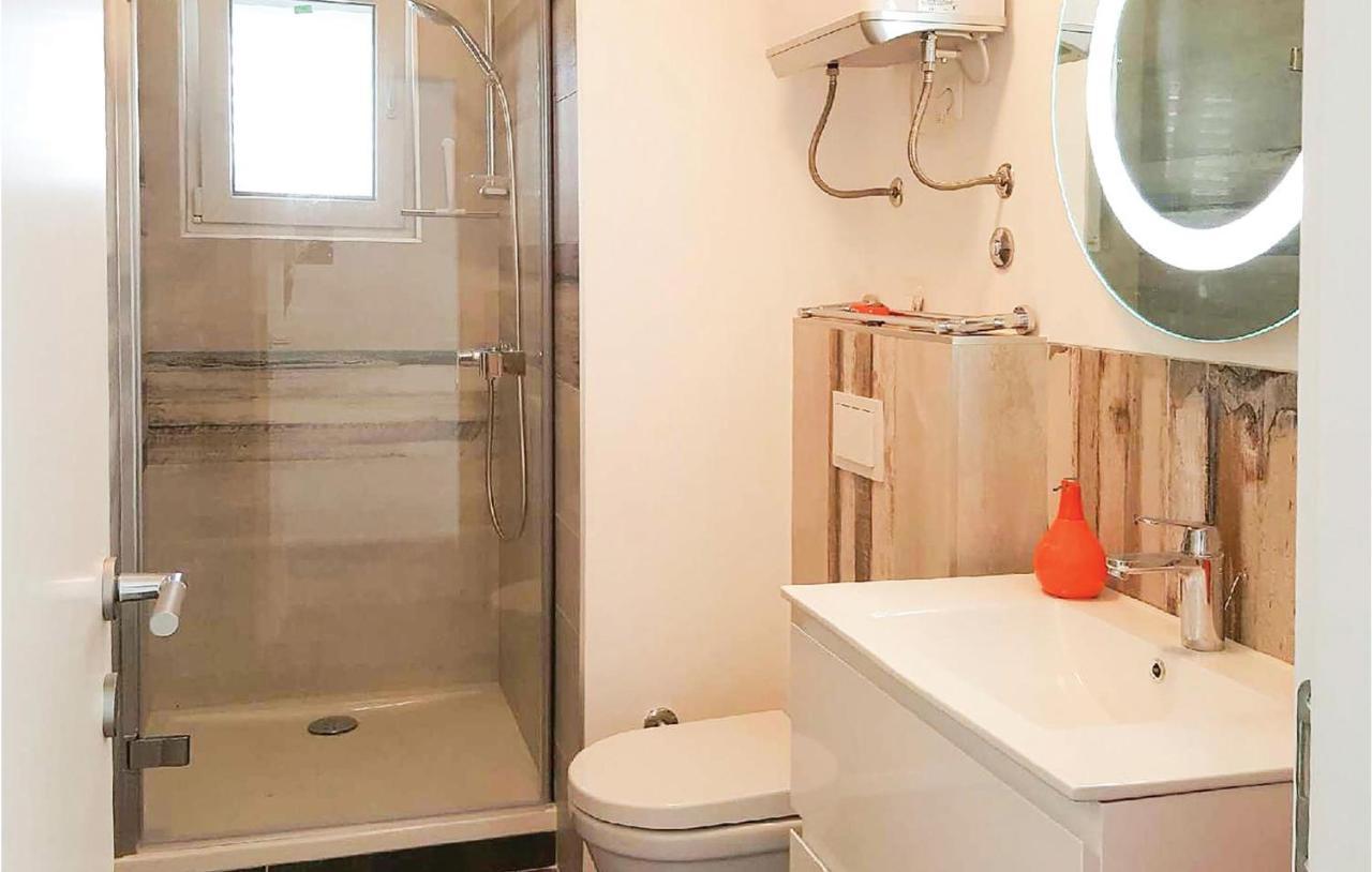 Cozy Apartment In Brodarica With Wifi Exteriör bild