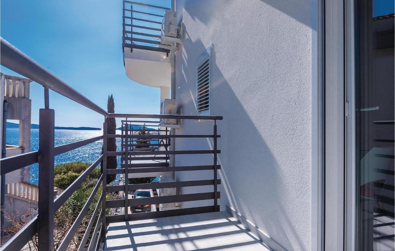 Cozy Apartment In Brodarica With Wifi Exteriör bild