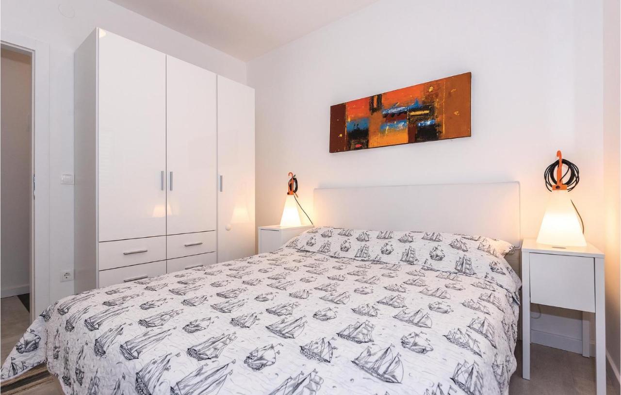 Cozy Apartment In Brodarica With Wifi Exteriör bild