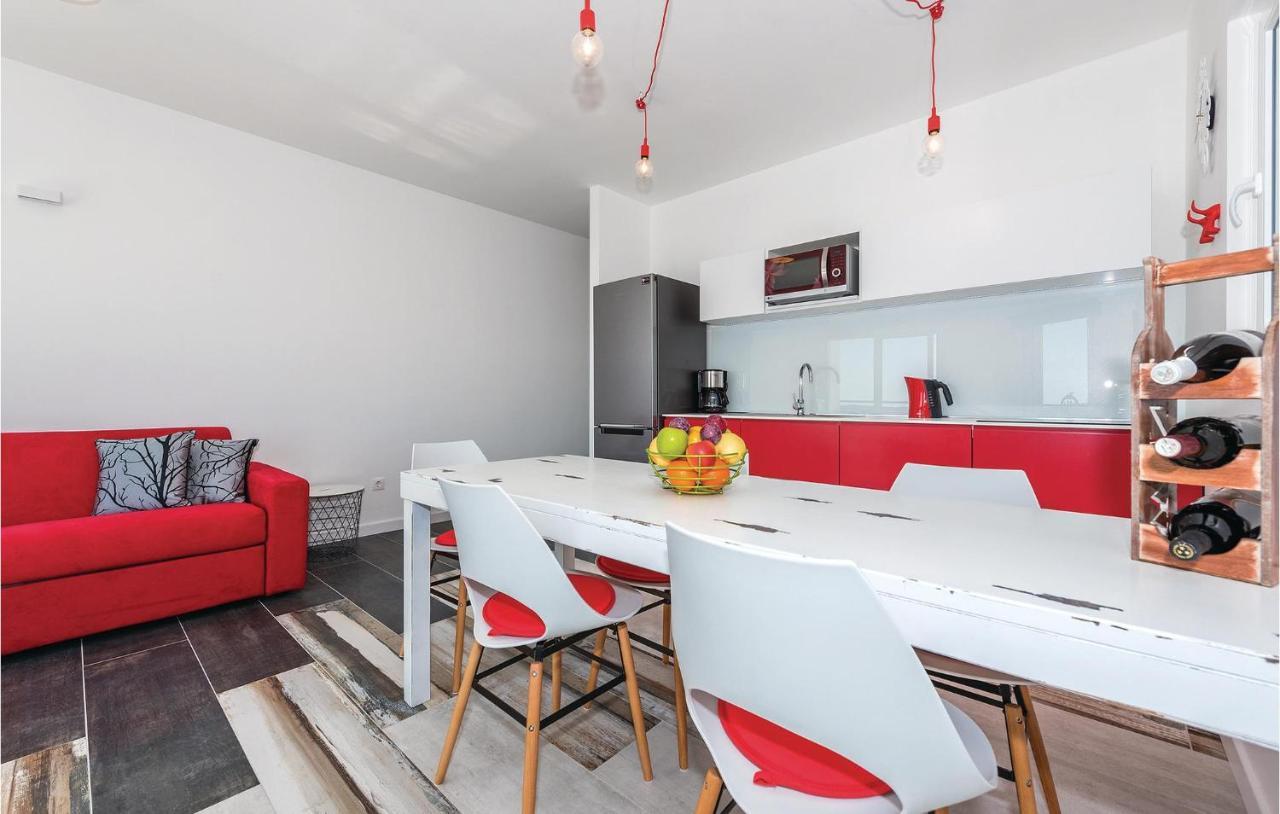 Cozy Apartment In Brodarica With Wifi Exteriör bild