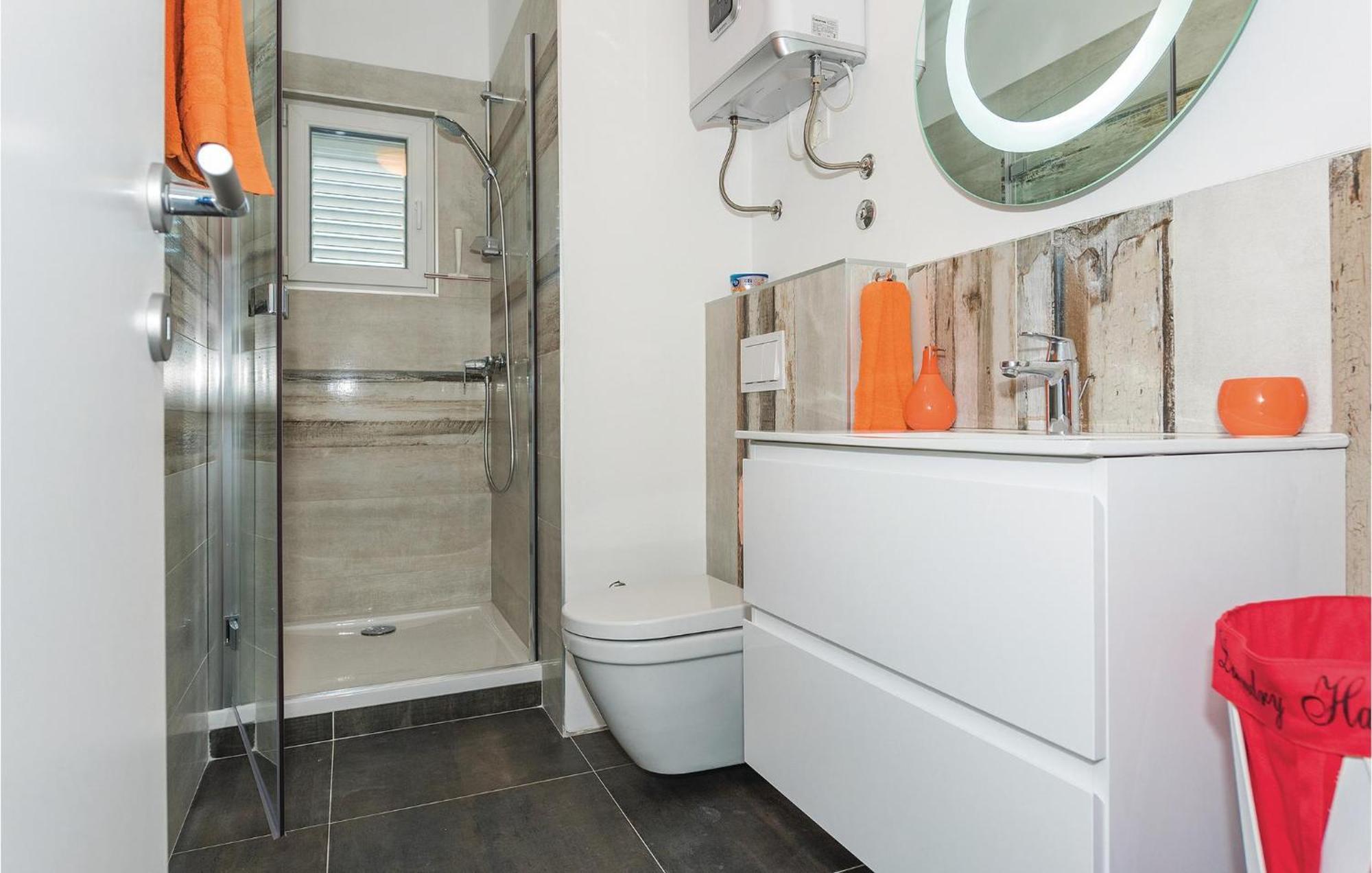 Cozy Apartment In Brodarica With Wifi Exteriör bild